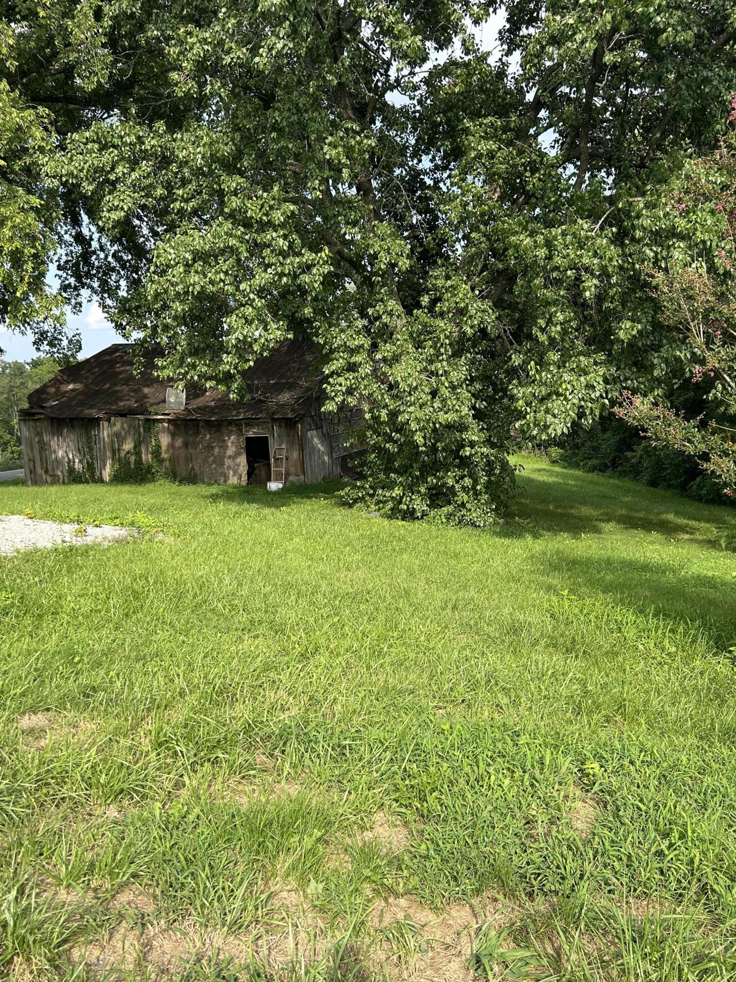 3192 Poosey Ridge Road Richmond, KY 40475 - Photo 21 of 22 Old Barn