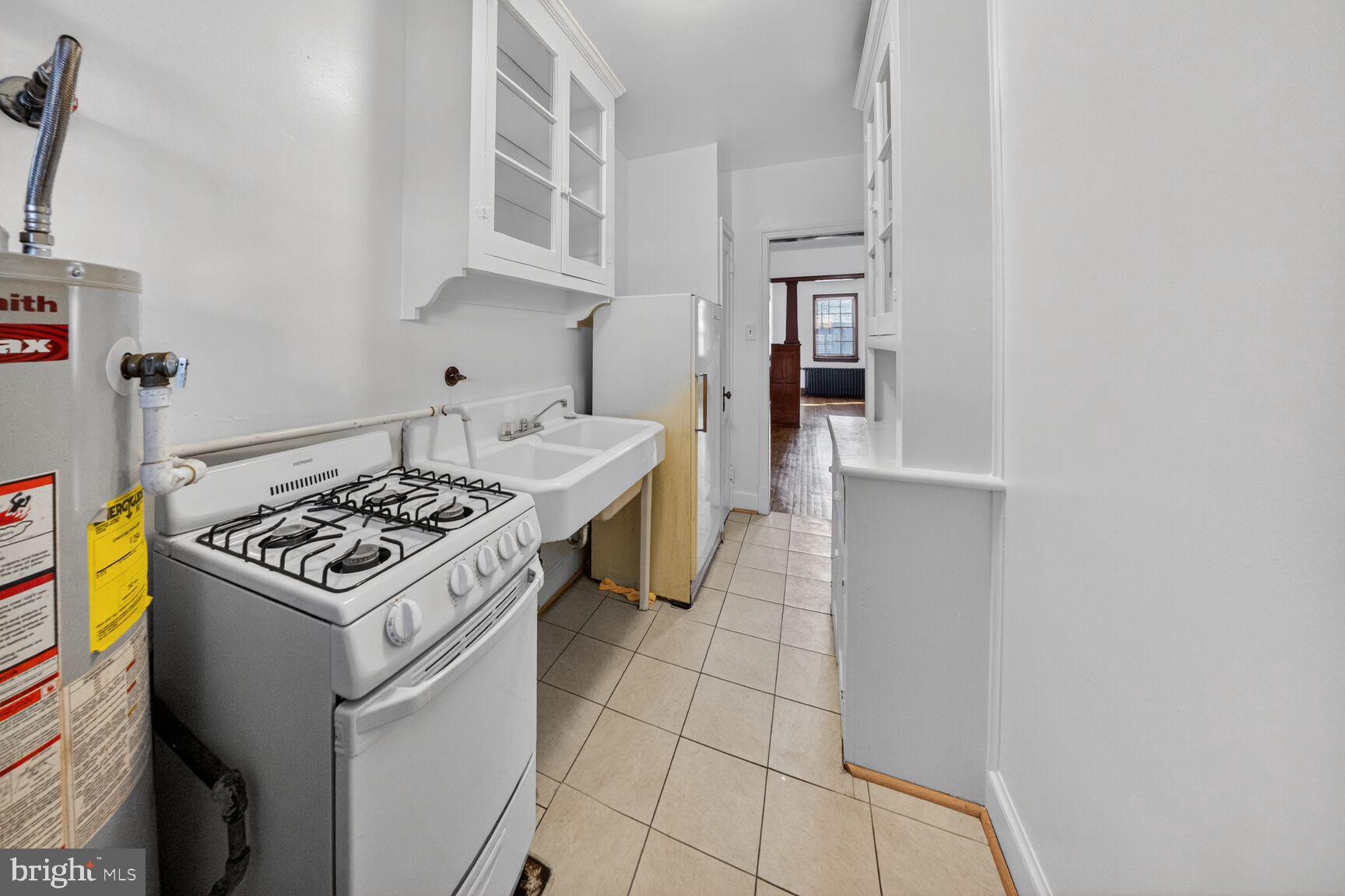 4004 7th Street Northeast Washington, DC 20017 - Photo 11 of 41 Unit 3 Kit, gas cooking