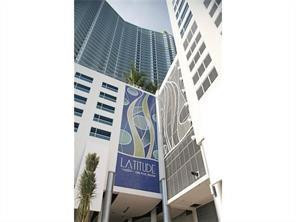 185 Southwest 7th Street, Unit 3507 Miami, FL 33130 - Photo 9 of 19 a view of buildings