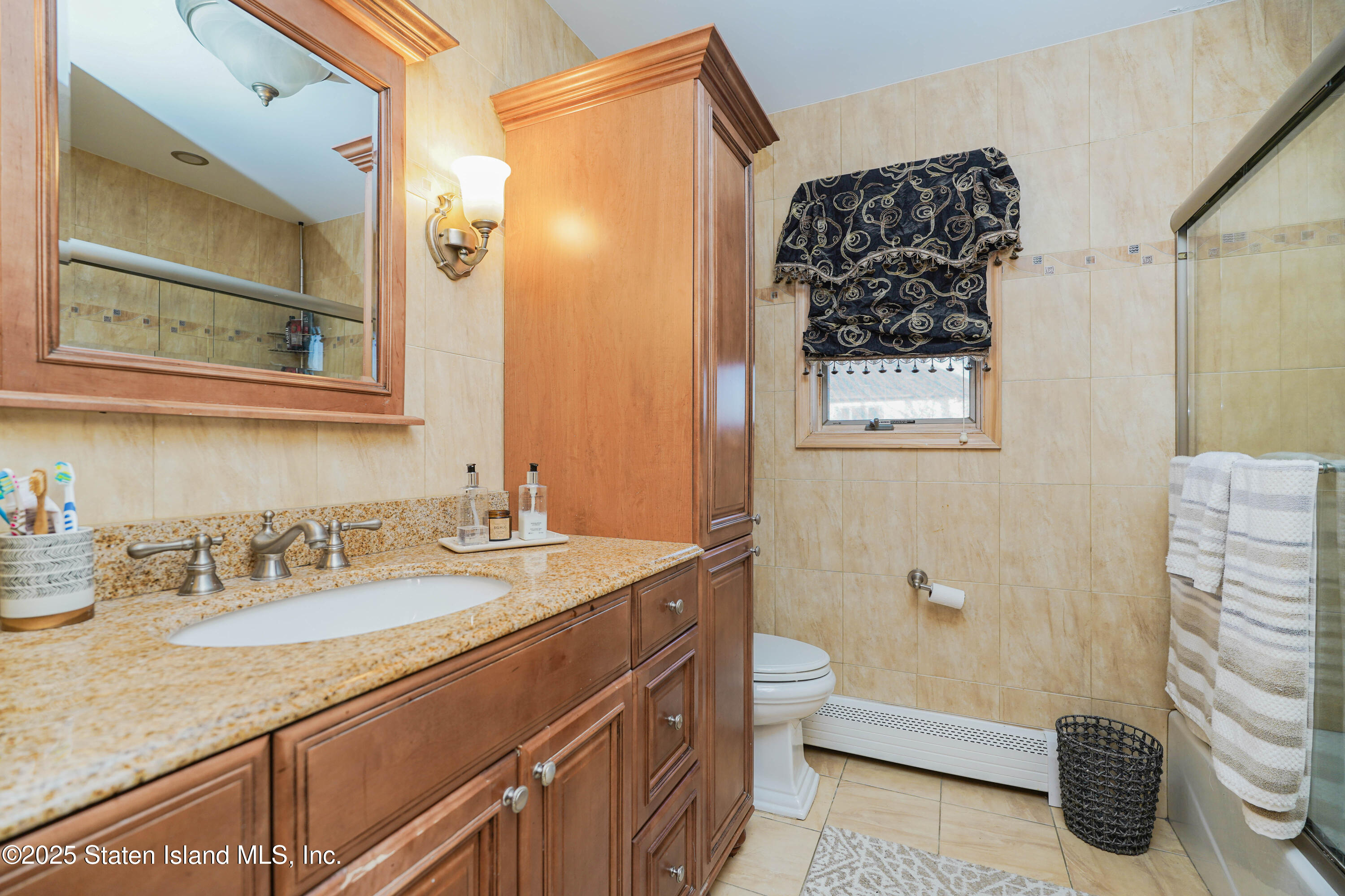 1527 Woodrow Road Staten Island, NY 10309 - Photo 26 of 37 a bathroom with a tub sink and mirror