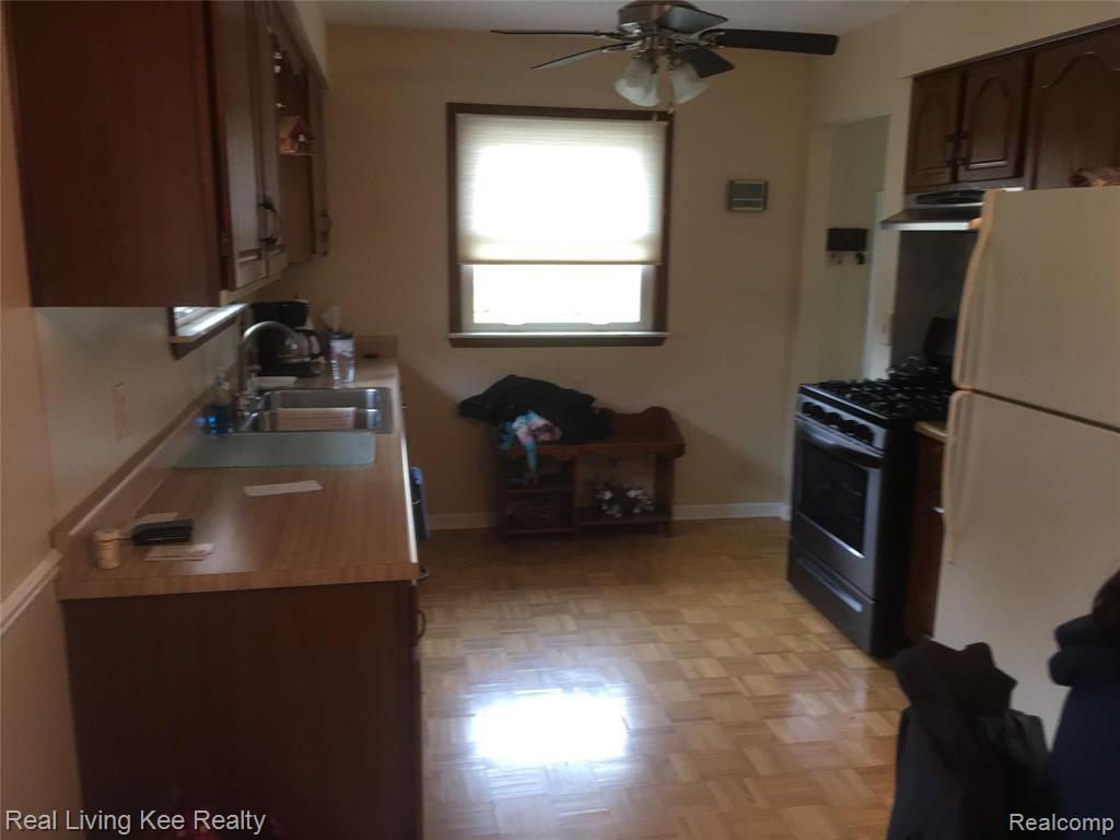 48072 Fuller Road Chesterfield, MI 48051 - Photo 7 of 23