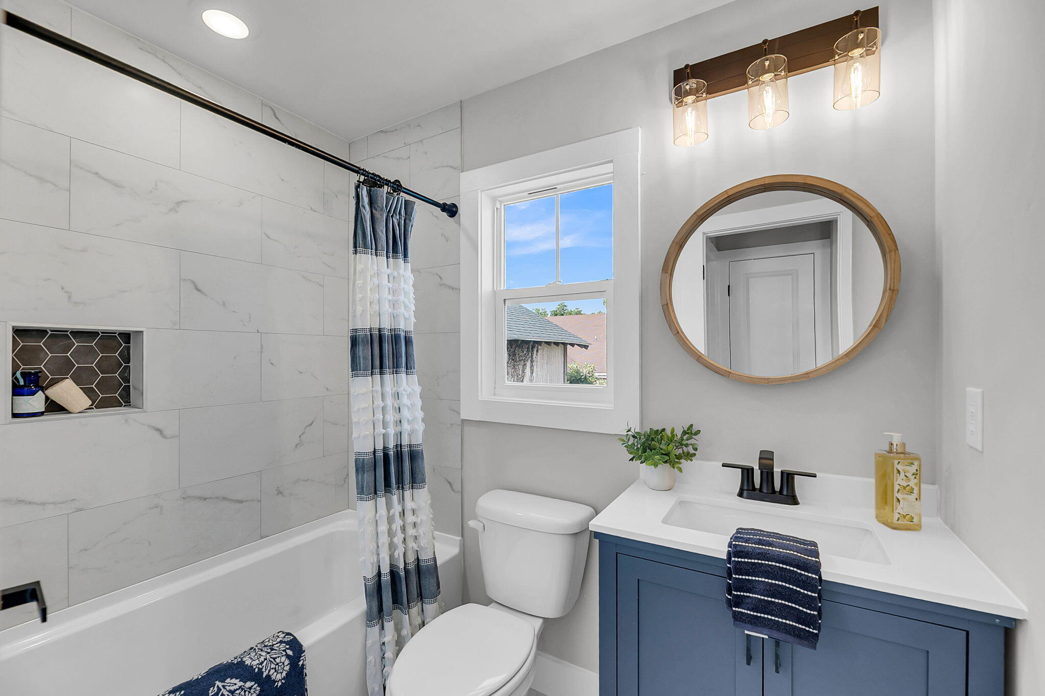 65 Simons Street Charleston, SC 29403 - Photo 15 of 27 Full Bath