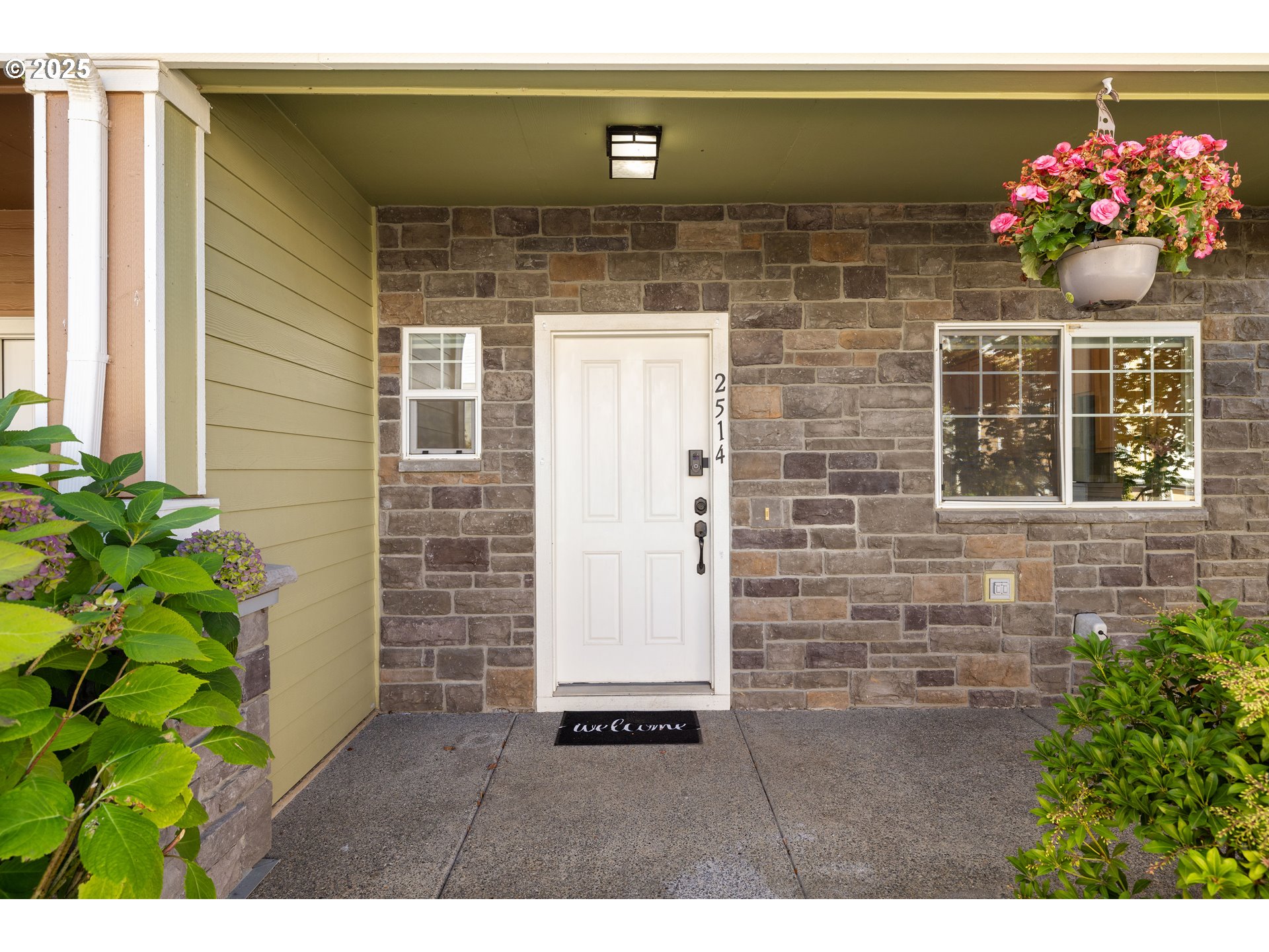 2514 Northwest 3rd Terrace Gresham, OR 97030 - Photo 2 of 23