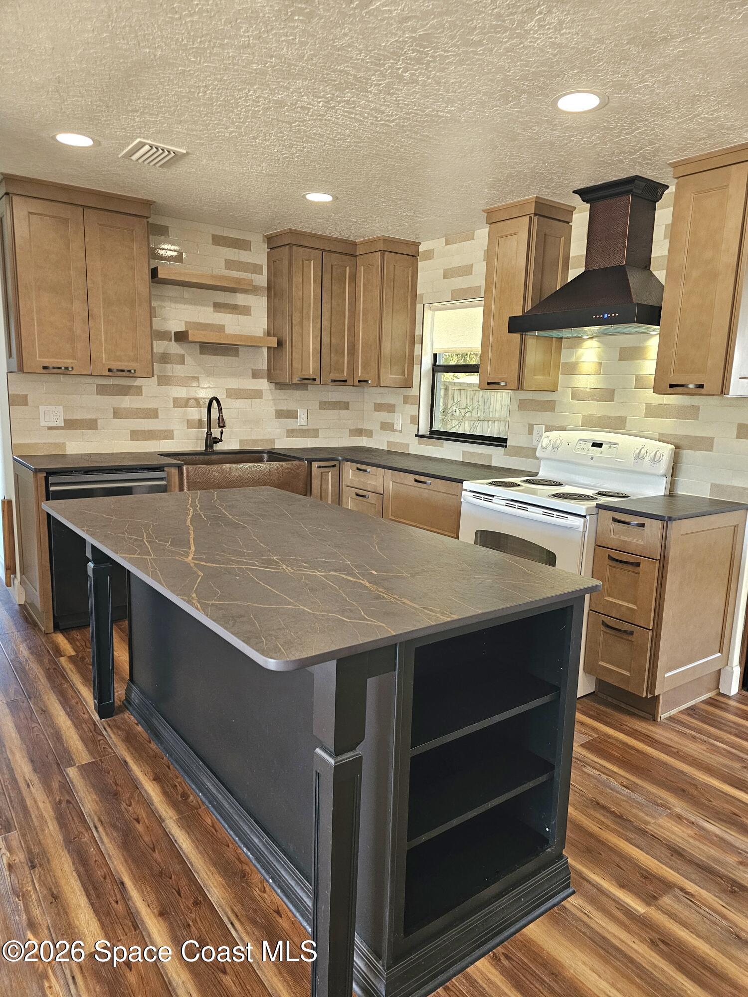 1508 Croton Road Melbourne, FL 32935 - Photo 3 of 14 Kitchen