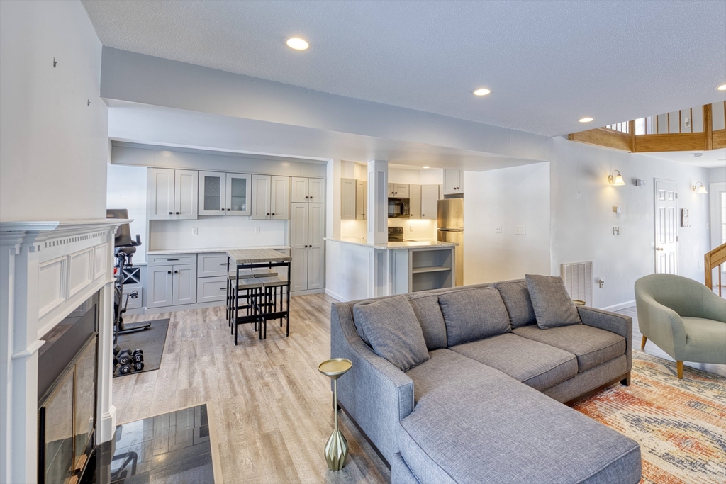 26 Drake Circle, Unit 26 Walpole, MA 02081 - Photo 2 of 34