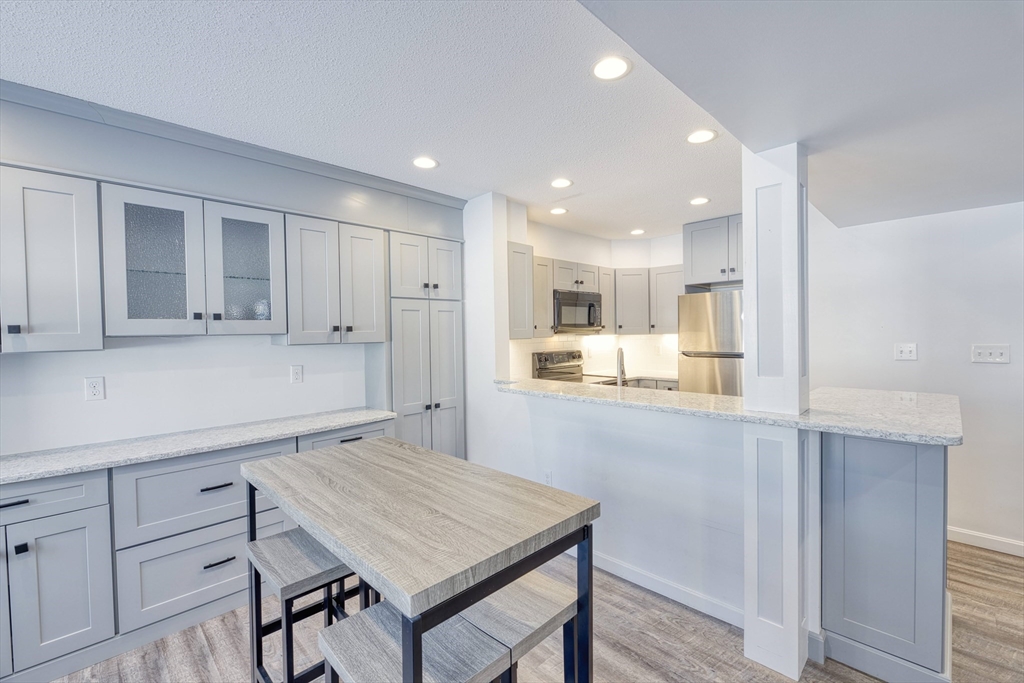 26 Drake Circle, Unit 26 Walpole, MA 02081 - Photo 4 of 34