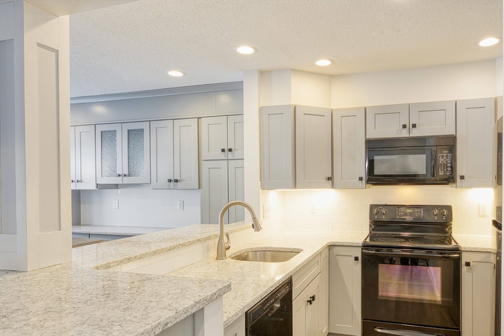 26 Drake Circle, Unit 26 Walpole, MA 02081 - Photo 8 of 34