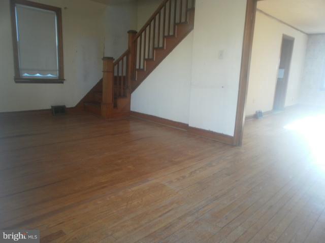 23210 Frederick Road Clarksburg, MD 20871 - Photo 4 of 16 Living Room
