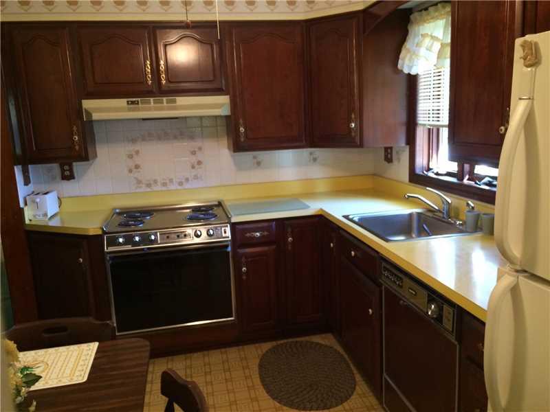 18 East Ridge Road Coraopolis, PA 15108 - Photo 5 of 24 Kitchen. Small and Comfy Kitchen to Eat In