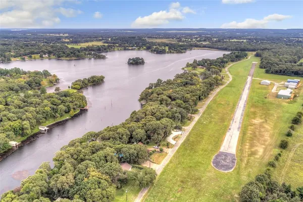 $410,000 | 11821 West Lake Drive, Murchison, TX 75778