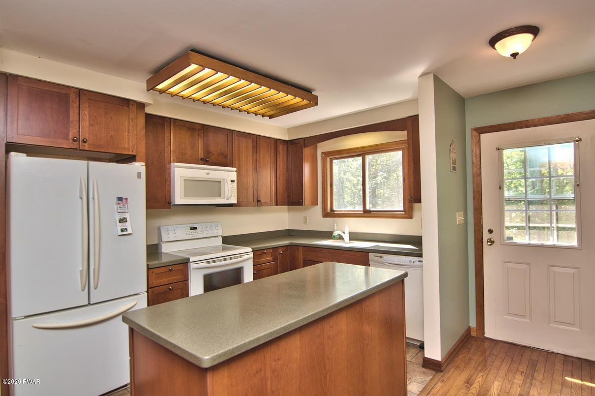 228 Forest Ridge Drive Hawley, PA 18428 - Photo 4 of 70 Photo 04