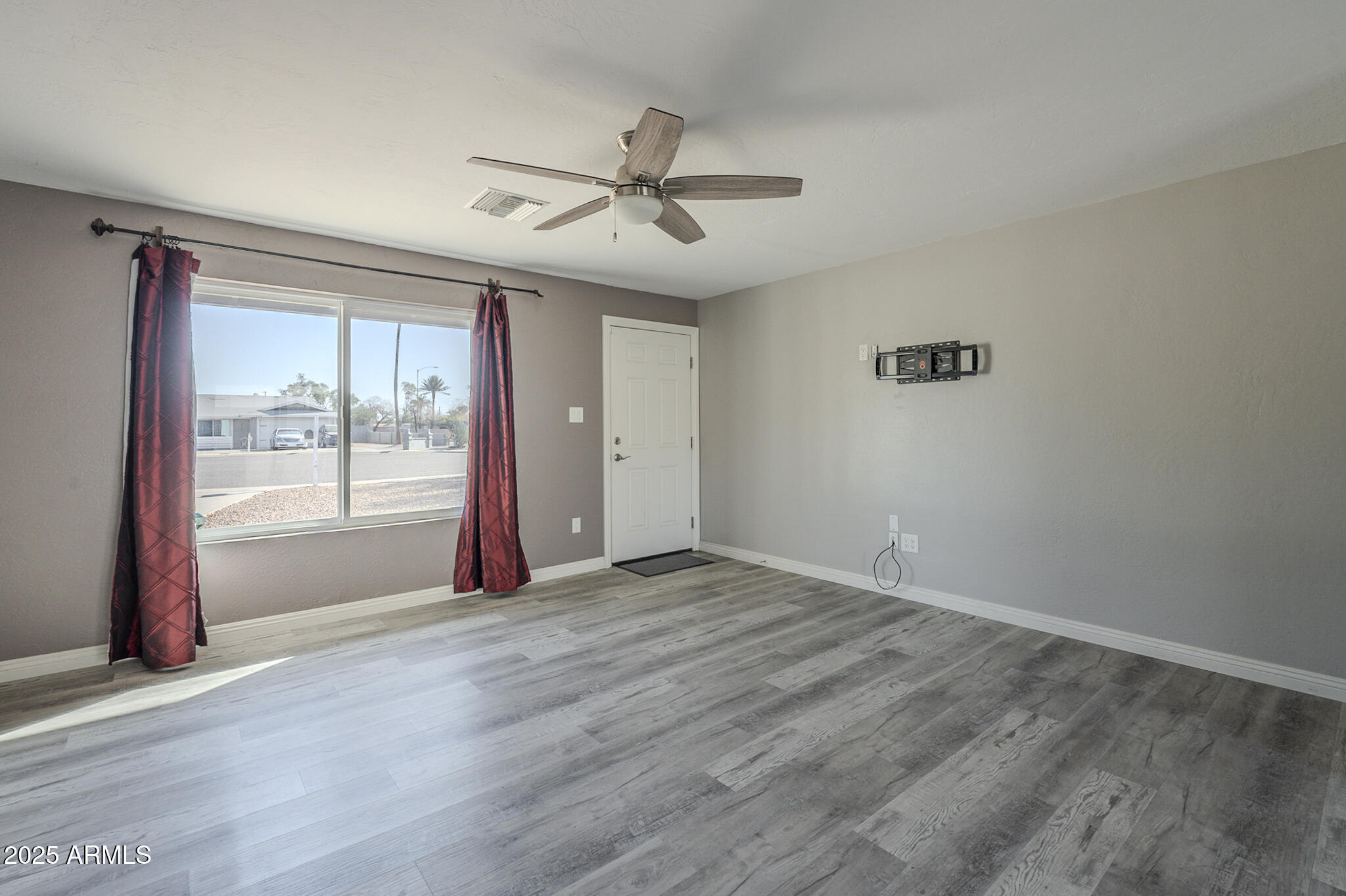 2914 East Cactus Road Phoenix, AZ 85032 - Photo 9 of 49 an empty room with wooden floor and windows