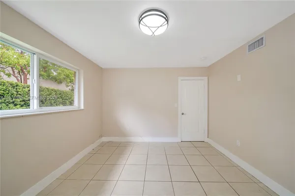 $1,700 | 592 Northeast 150th Street, Unit 1, Miami, FL 33161