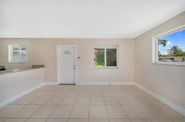 $1,700 | 592 Northeast 150th Street, Unit 1, Miami, FL 33161