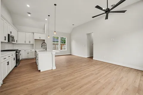$269,000 | 121 Shady Lake Drive, Houston, TX 77336
