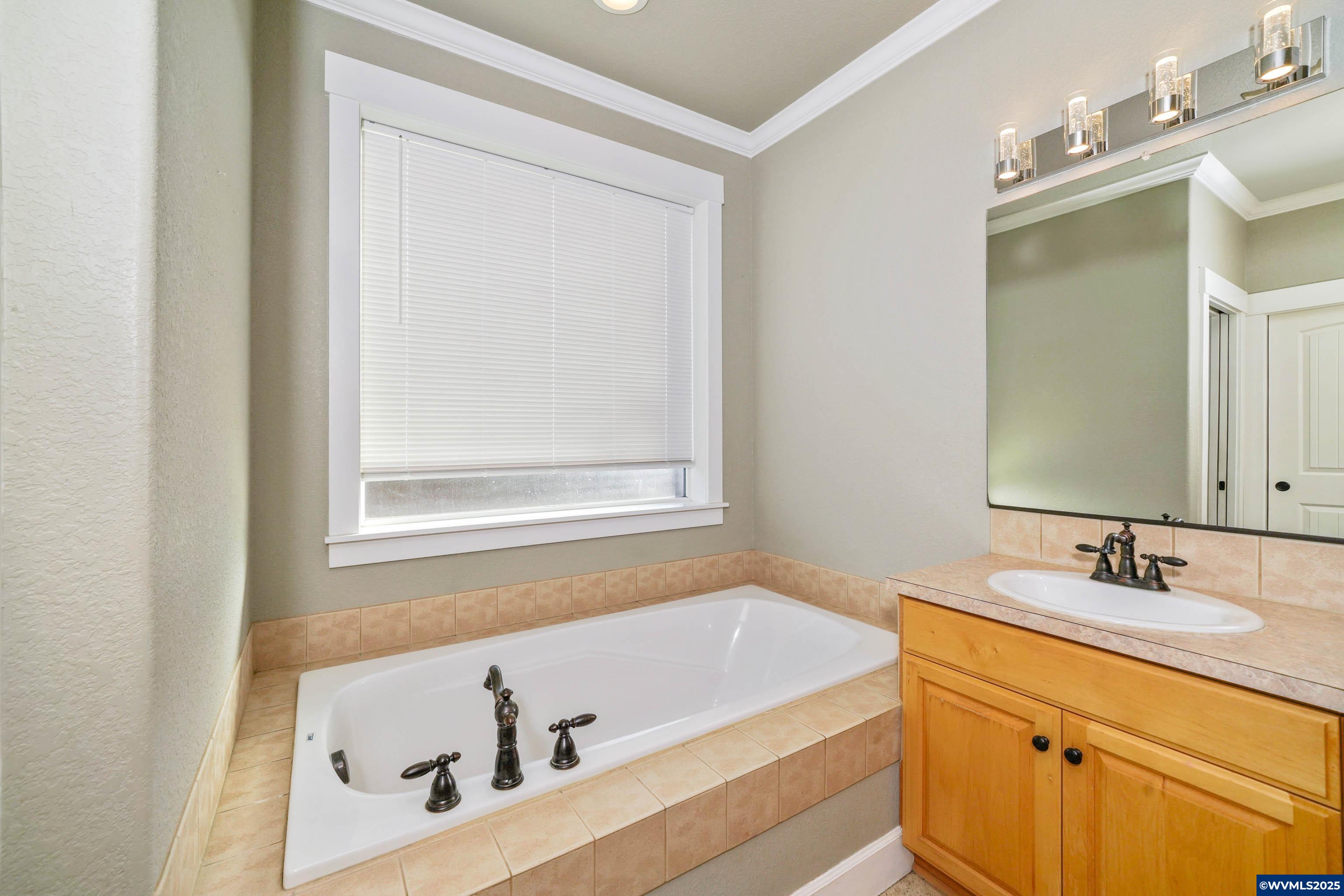 353 Northwest Reed Lane Dallas, OR 97338 - Photo 27 of 45 a bathroom with a bathtub and a sink