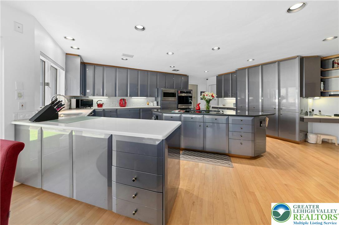 2334 Riverbend Road Allentown, PA 18103 - Photo 13 of 44 Gallery Image 13