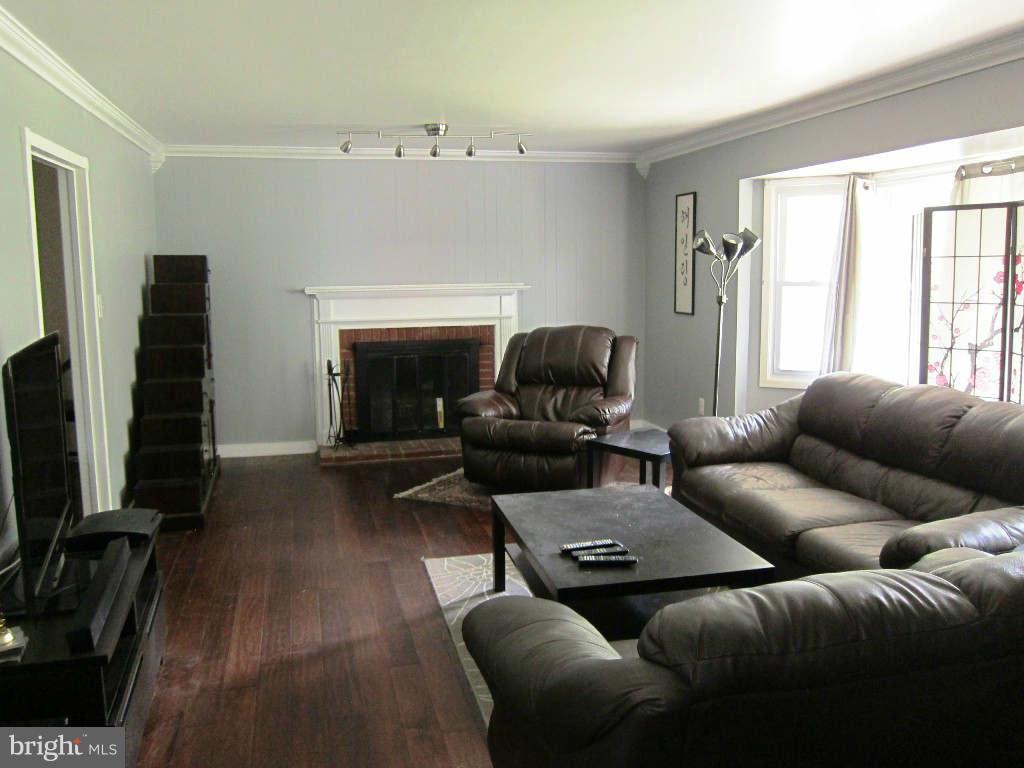 8792 Oxwell Lane Laurel, MD 20708 - Photo 3 of 24 Family Room