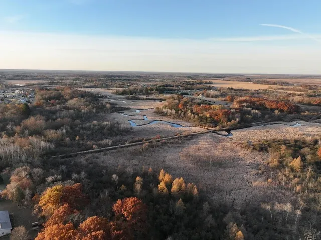 10 South M/l Acres S Utica Road, Dousman, WI 53118