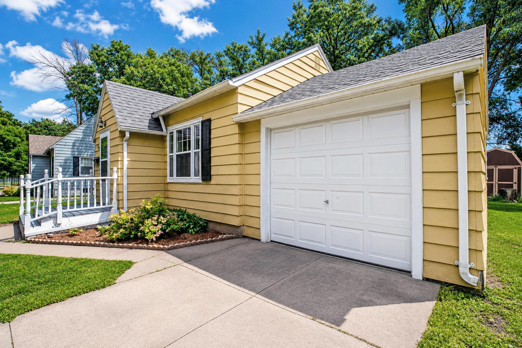 1407 4th Avenue Southwest Austin, MN 55912 - Photo 4 of 44