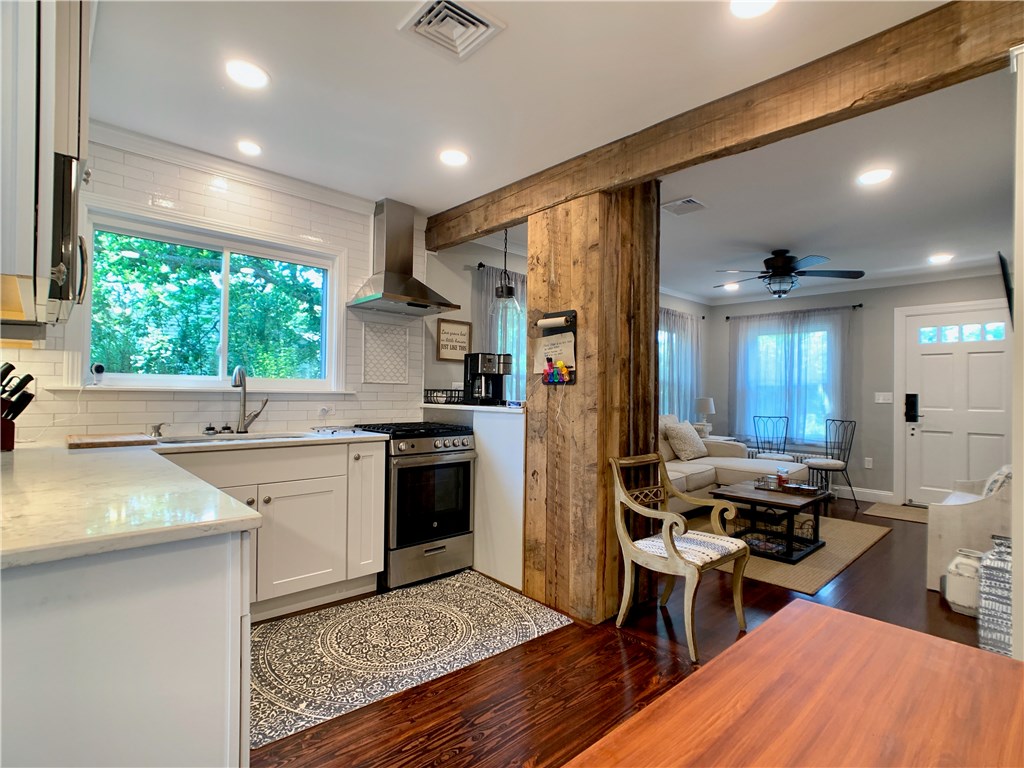 18 Sylvan Street Newport, RI 02840 - Photo 10 of 29