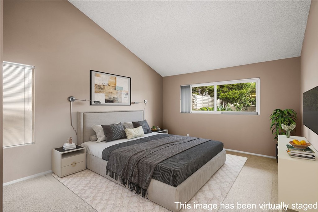 10 Greenbriar, Unit 31 Irvine, CA 92604 - Photo 4 of 46 a bedroom with a large bed and a potted plant