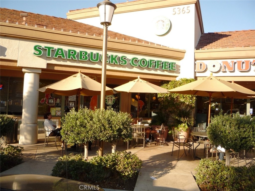 10 Greenbriar, Unit 31 Irvine, CA 92604 - Photo 44 of 46 a view of a building with sitting area