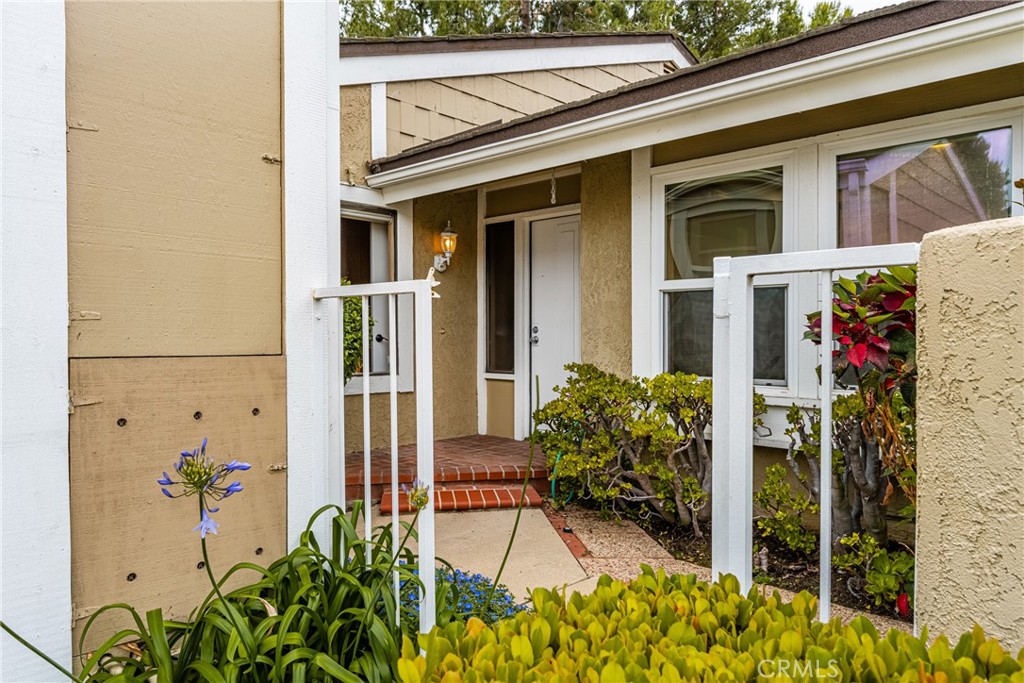 10 Greenbriar, Unit 31 Irvine, CA 92604 - Photo 8 of 46 a front view of a house