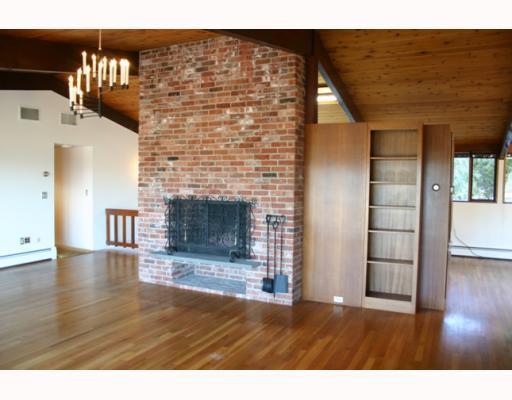 650 Ives Road Warwick, RI 02818 - Photo 4 of 9 Den/Family/Great Room.