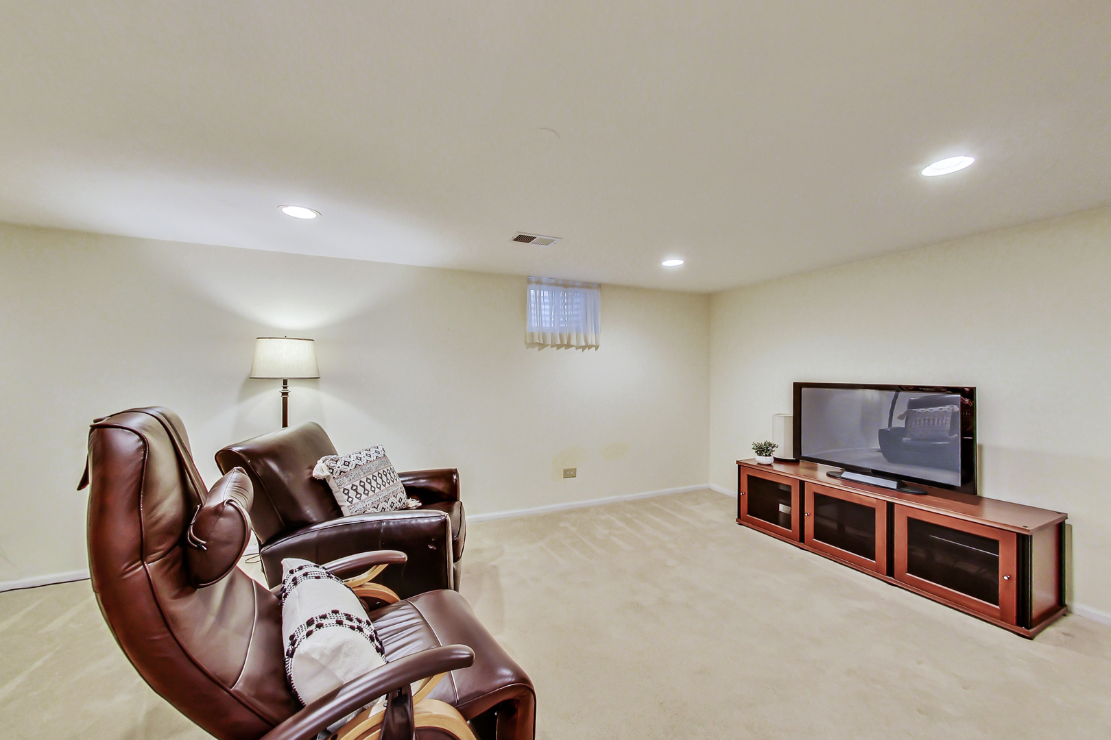 1023 Whitfield Road Northbrook, IL 60062 - Photo 19 of 34