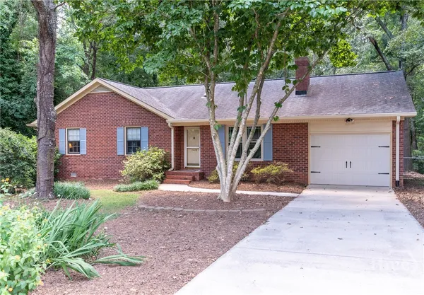 $2,100 | 142 Woodberry Drive, Athens, GA 30605