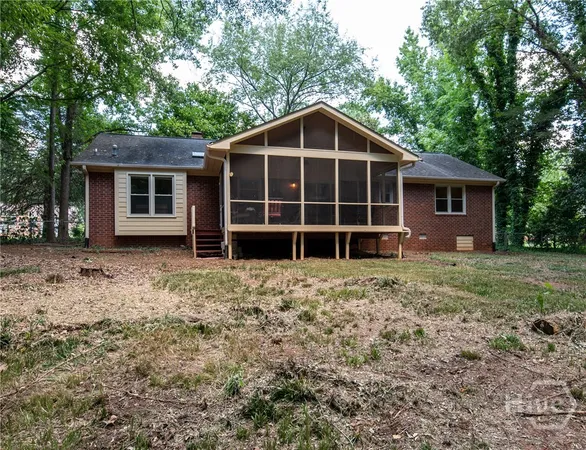 $2,100 | 142 Woodberry Drive, Athens, GA 30605