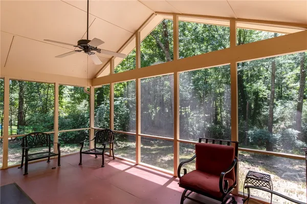 $2,100 | 142 Woodberry Drive, Athens, GA 30605
