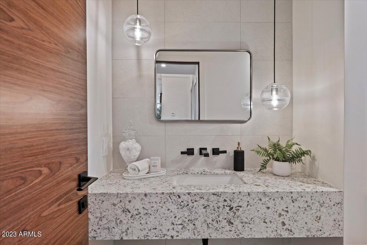 10651 East Quartz Rock Road Scottsdale, AZ 85255 - Photo 38 of 91 Powder Room