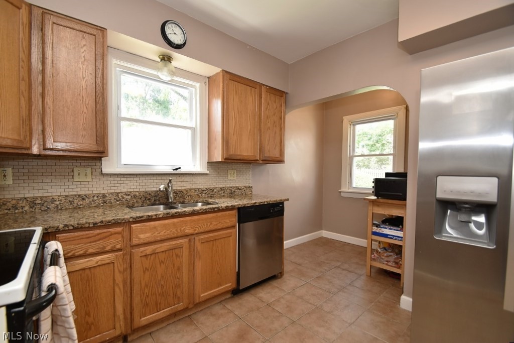 4050 Bushnell Road University Heights, OH 44118 - Photo 9 of 24 Kitchen