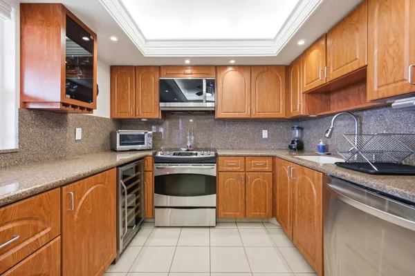 $2,900 | 3507 Oaks Way, Unit 911, Pompano Beach, FL 33069