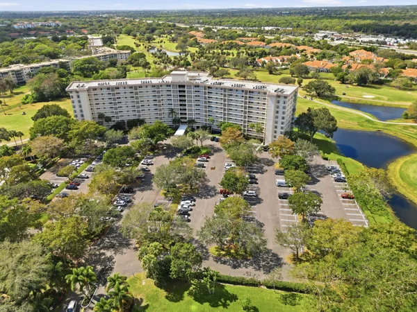 $2,900 | 3507 Oaks Way, Unit 911, Pompano Beach, FL 33069