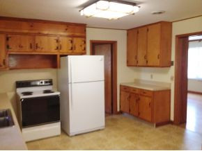 512 Rambling Road Kingsport, TN 37663 - Photo 11 of 24 Upstairs Kitchen