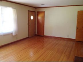 512 Rambling Road Kingsport, TN 37663 - Photo 16 of 24 Living Room wHardwood Floor