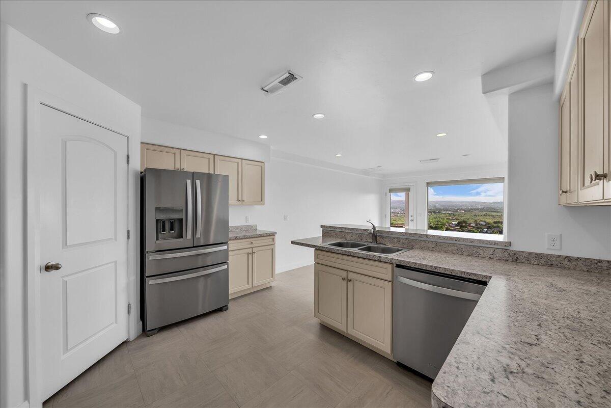 2255 Hill Road, Unit 15 St. George, UT 84790 - Photo 32 of 40 Casita - Kitchen