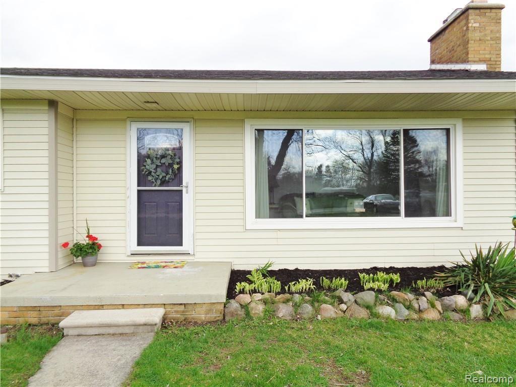 2270 Byron Road Howell, MI 48855 - Photo 2 of 36 Front view