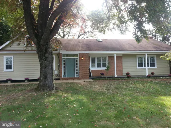 $995,900 | 2063 Woodford Road, Vienna, VA 22182