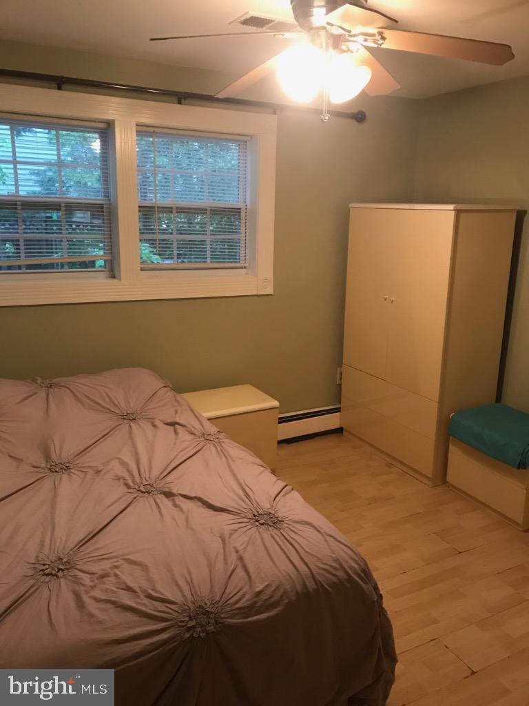 2063 Woodford Road Vienna, VA 22182 - Photo 14 of 26 bedroom