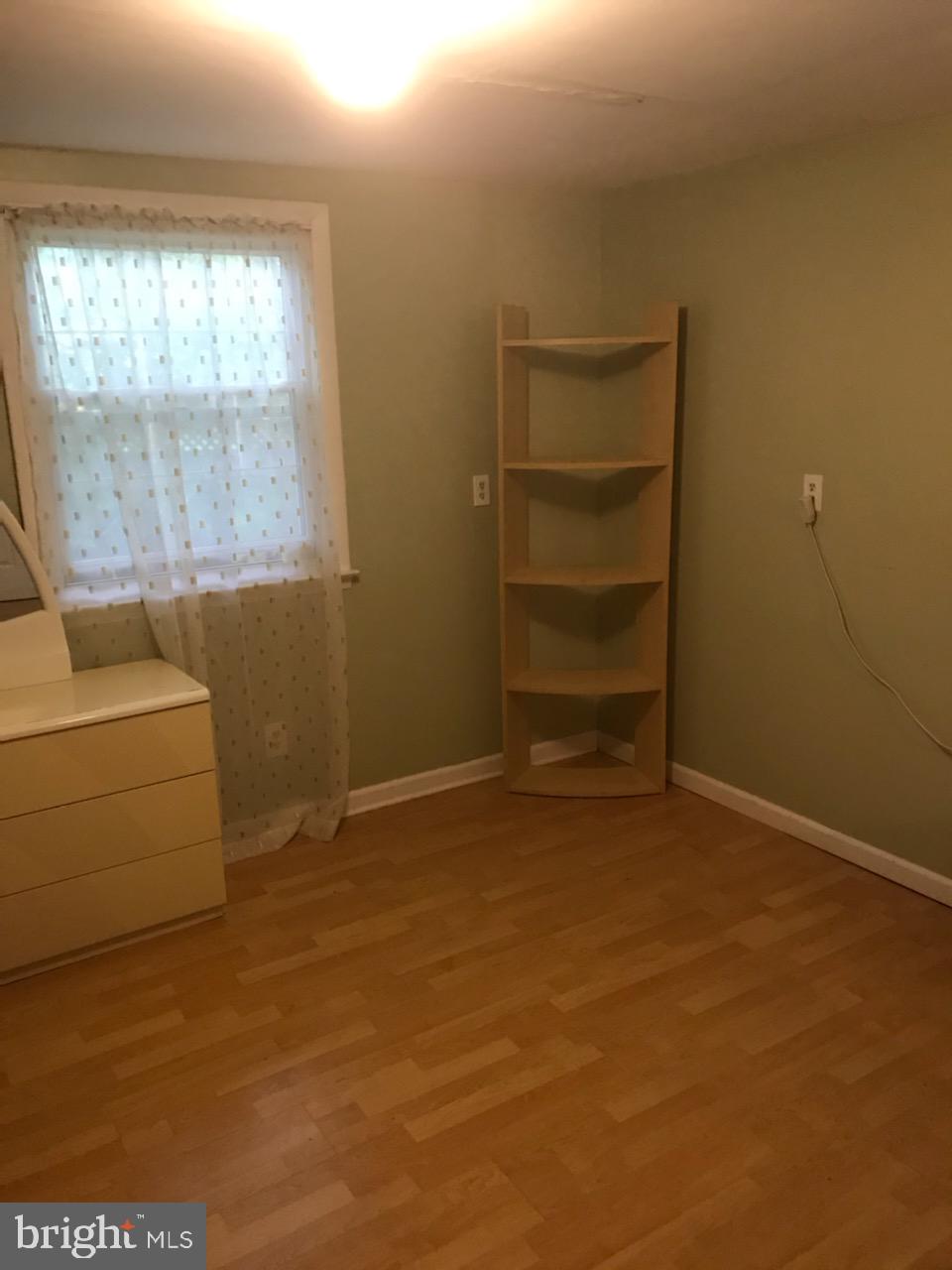 2063 Woodford Road Vienna, VA 22182 - Photo 15 of 26