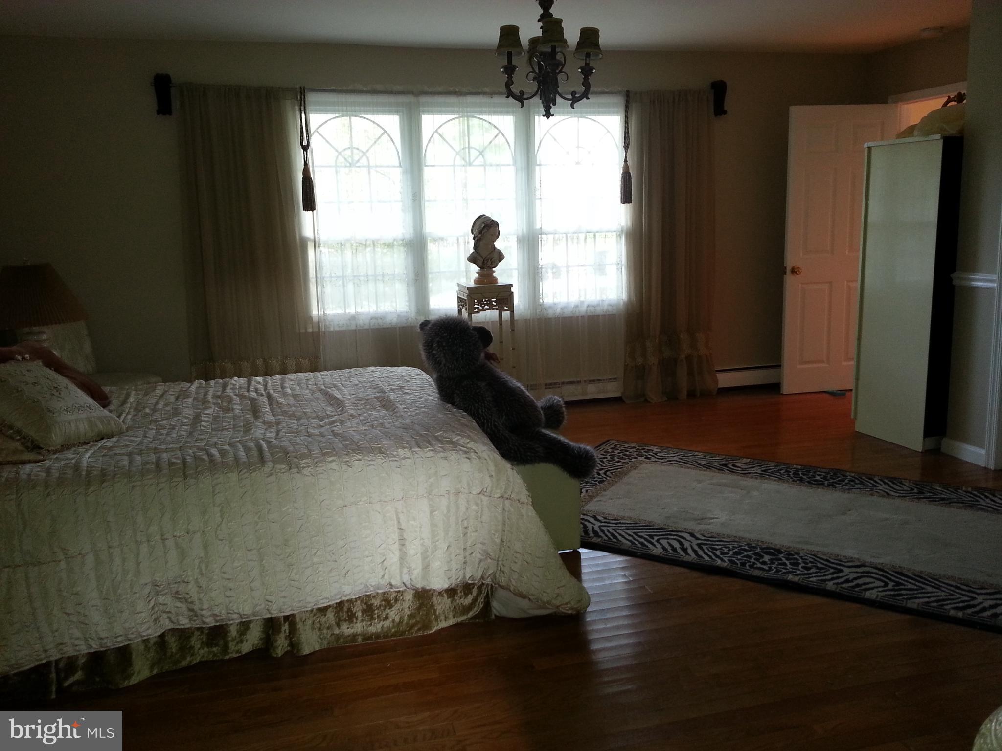 2063 Woodford Road Vienna, VA 22182 - Photo 18 of 26 master bedroom