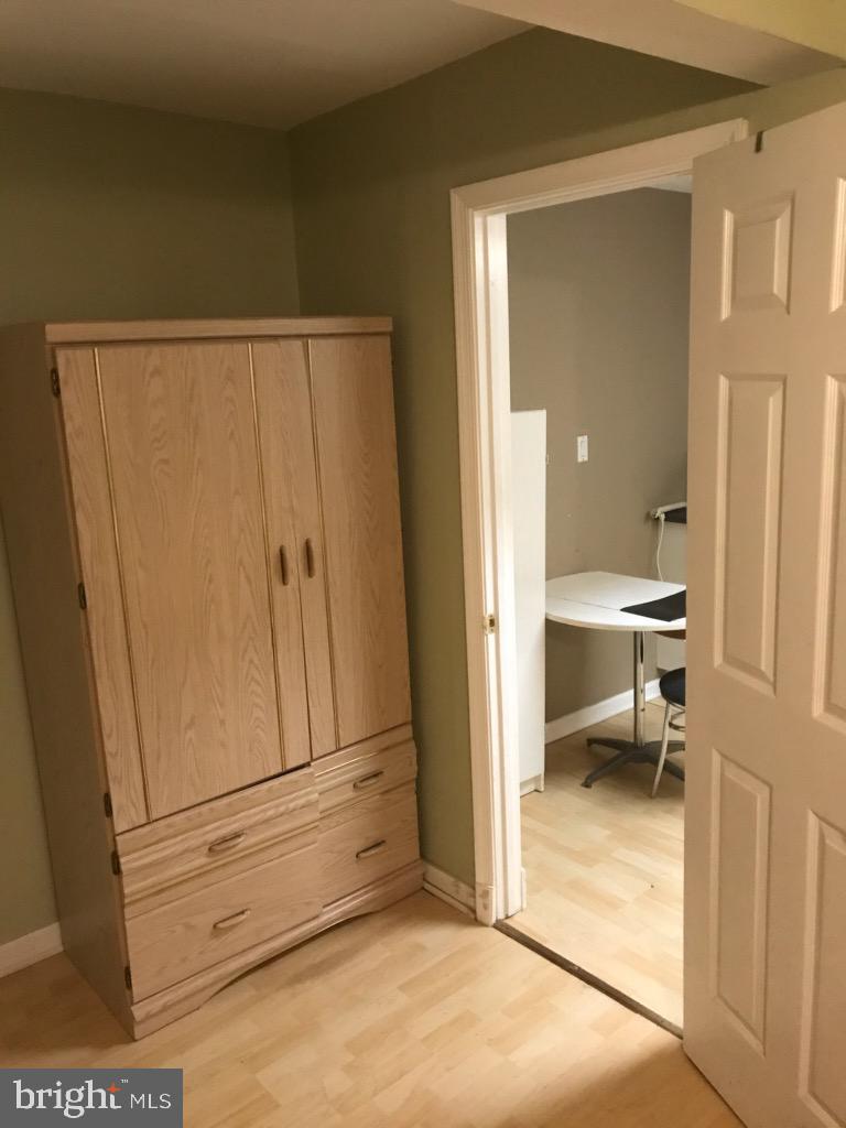 2063 Woodford Road Vienna, VA 22182 - Photo 20 of 26 bedroom