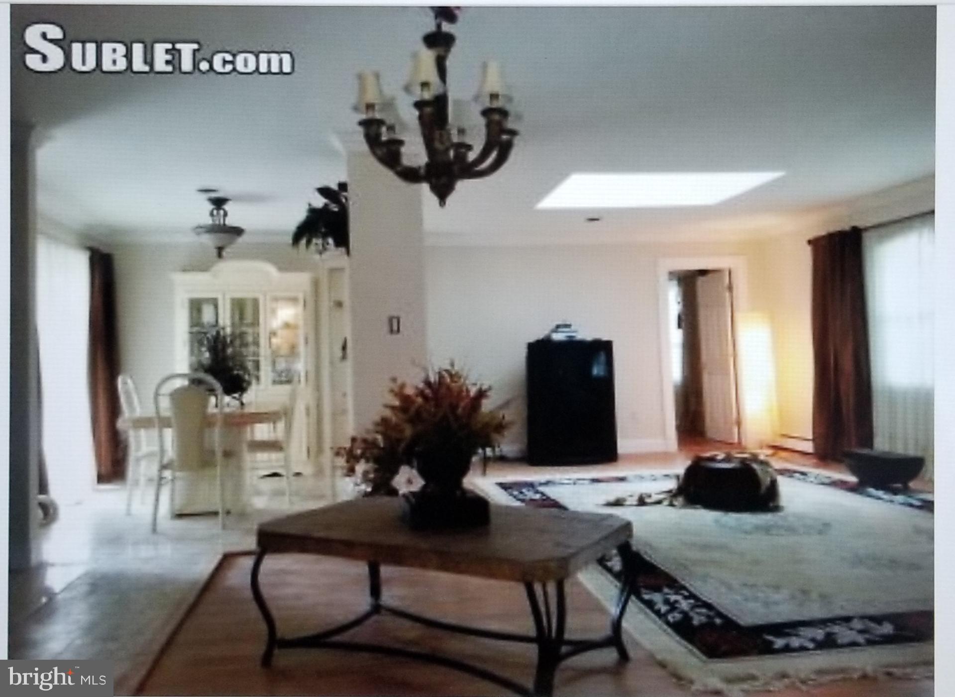 2063 Woodford Road Vienna, VA 22182 - Photo 6 of 26 Living/dinning