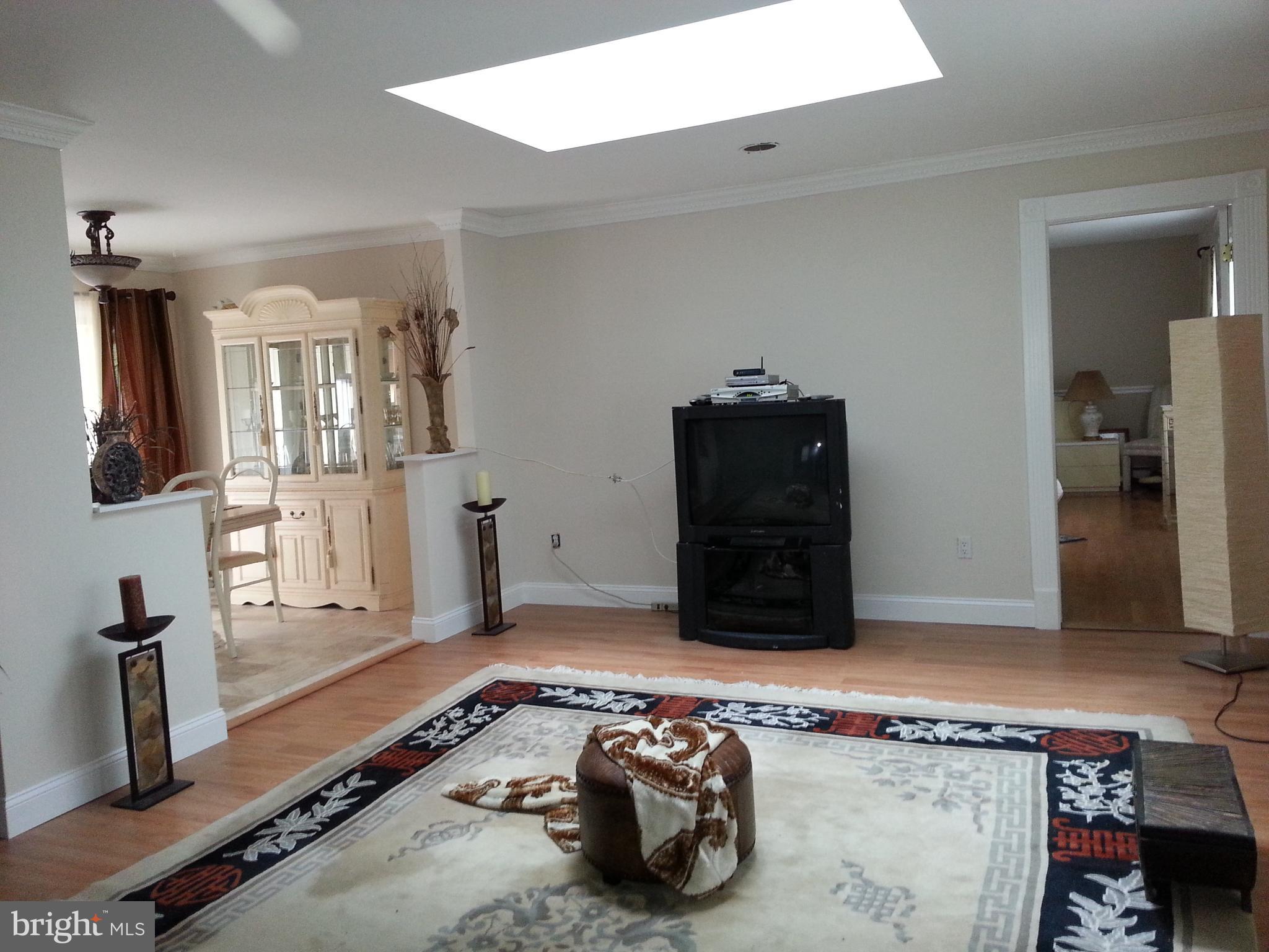 2063 Woodford Road Vienna, VA 22182 - Photo 7 of 26