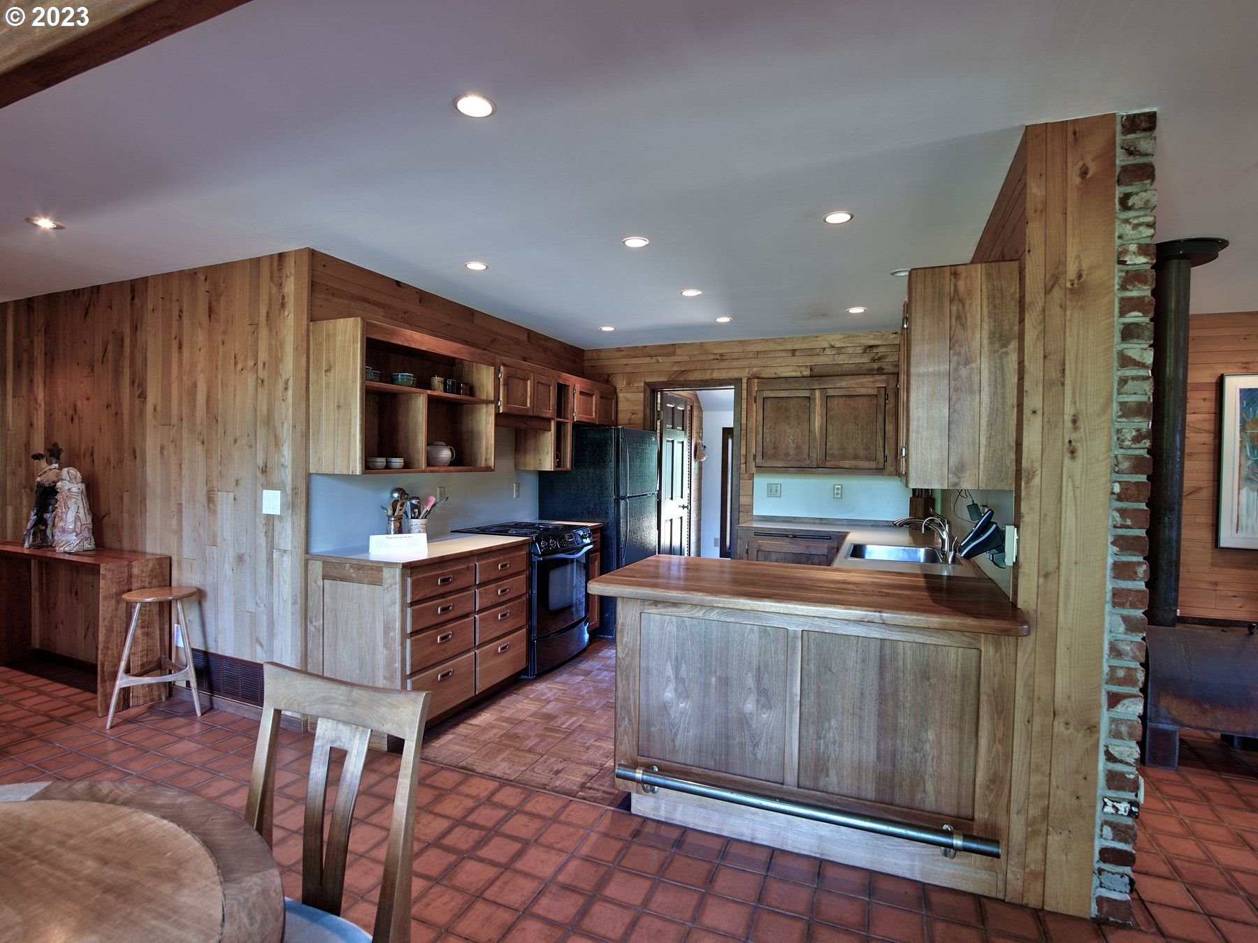 19105 Northeast Trunk Road Dundee, OR 97115 - Photo 11 of 48 Kitchen/Dining Room