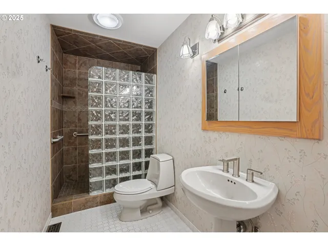 $885,000 | 1875 Northwest Doral Street, McMinnville, OR 97128